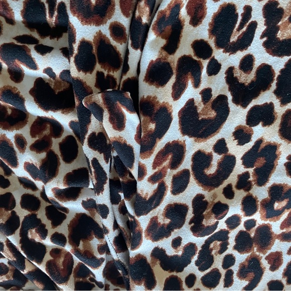 🇨🇦 Reitman's leopard print wrap dress, soft and stretchy fabric, women's size M - Picture 8 of 10